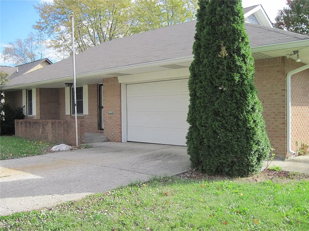 8031 E 11th St photo 1