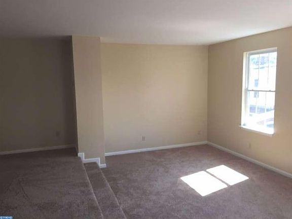 5th image of 39 E McCaulley Ct