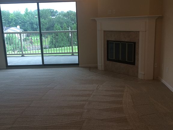 5th image of 4319 Lakeshore Ln Unit 213