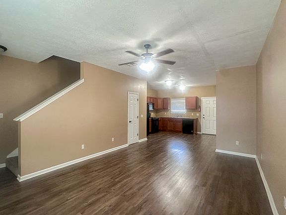 Livingroom - 507 E Lagarange St, Lake Charles La - Listed by Homes for Rent in Lake Charles LA