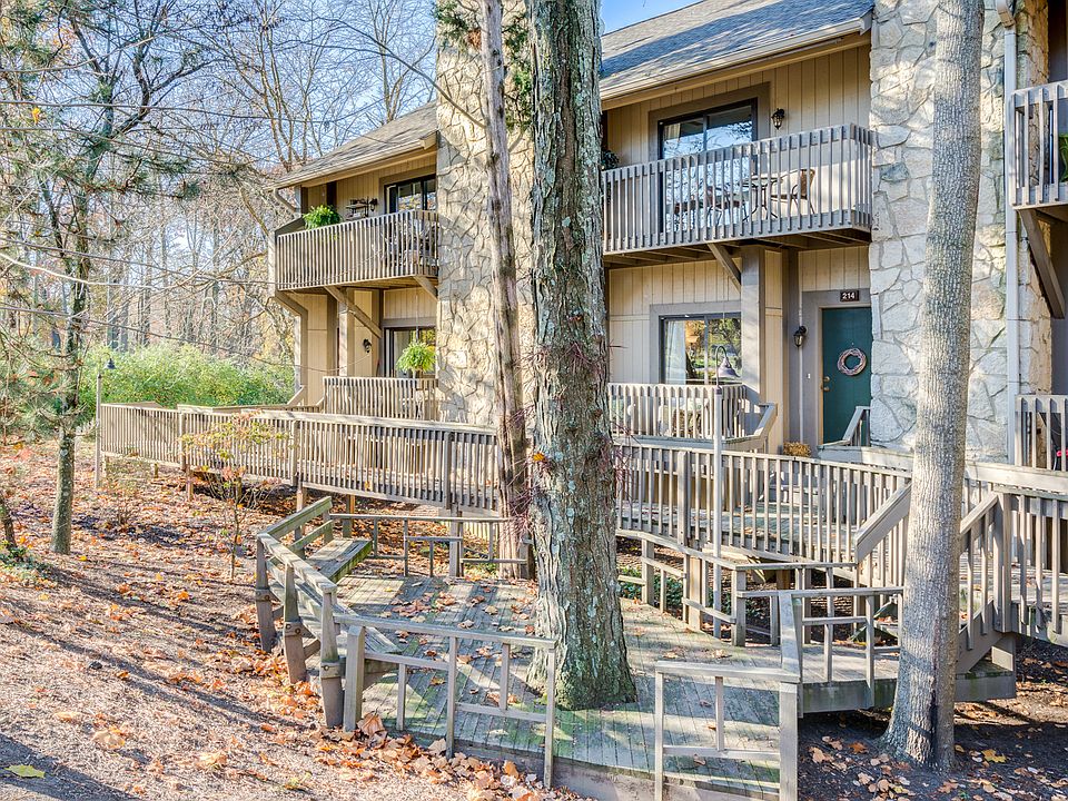 1st image of 214 Hermitage Ct