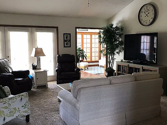 5th image of 286 Woody Dr
