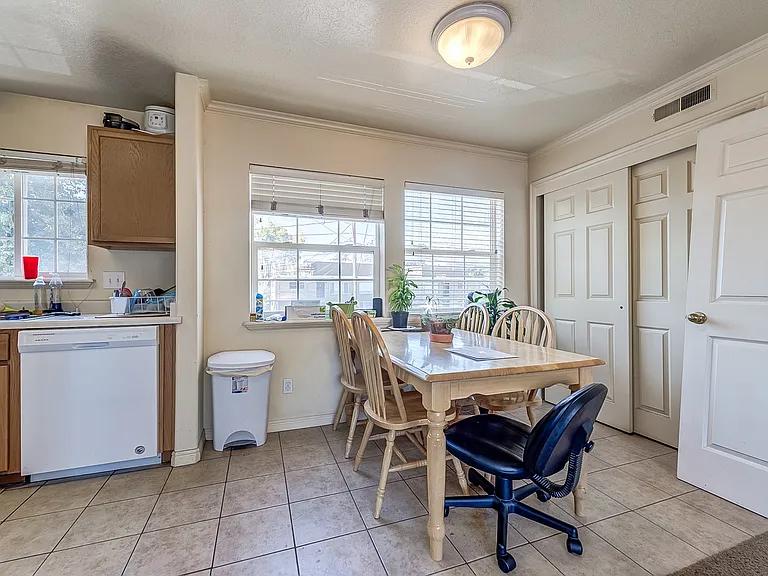 466 N 400 E #203 — Photo 6