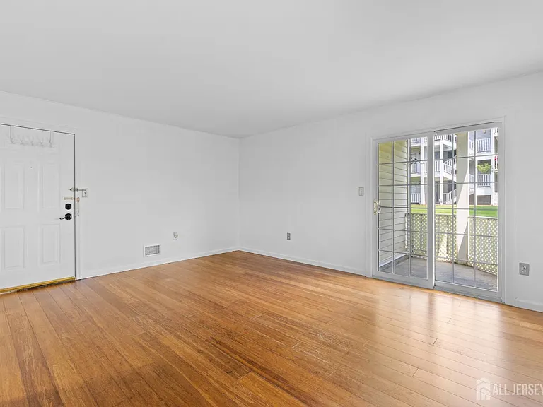 454 Northam Dr — Photo 3