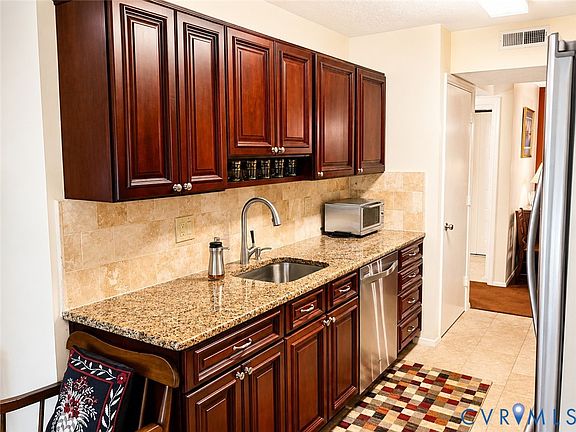 3rd image of 1501 Regency Woods Rd APT 304