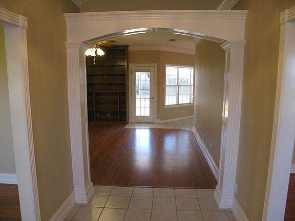 4th image of 1734 Amhurst Dr