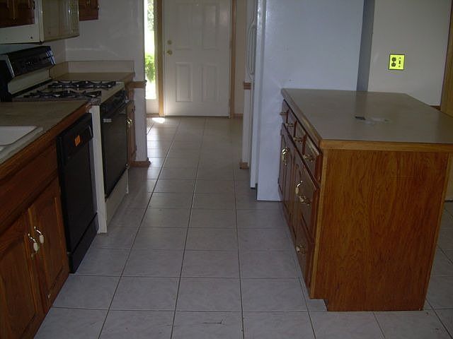 2nd image of 15700 Oak Park Ave