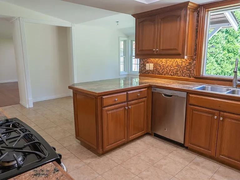 25218 SE 31st Pl — Photo 7
