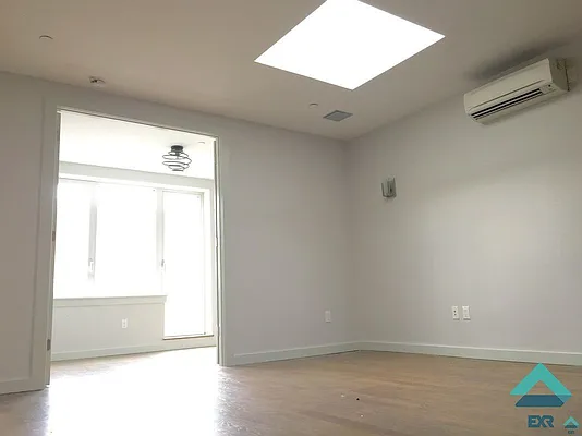 Rented by EXR | media 3