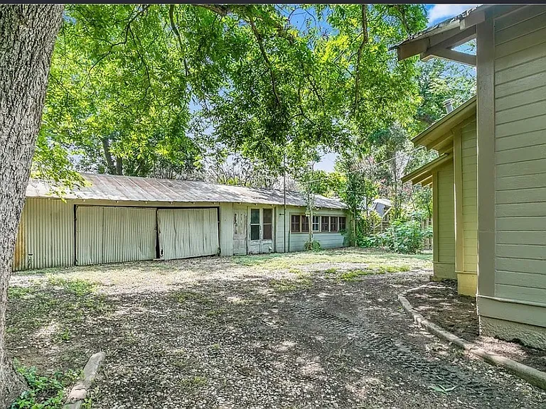 1605 S Elm St — Photo 10