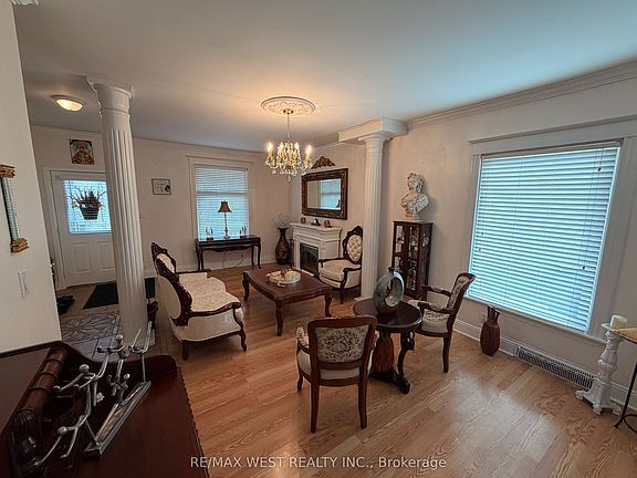 4th image of 196 Simcoe St E