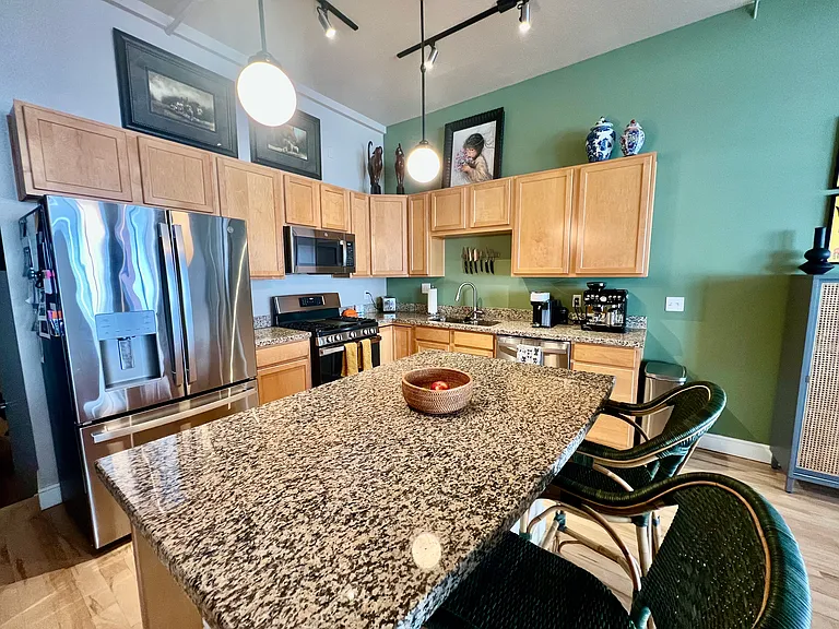 2441 N Broadway #102 — Photo 20