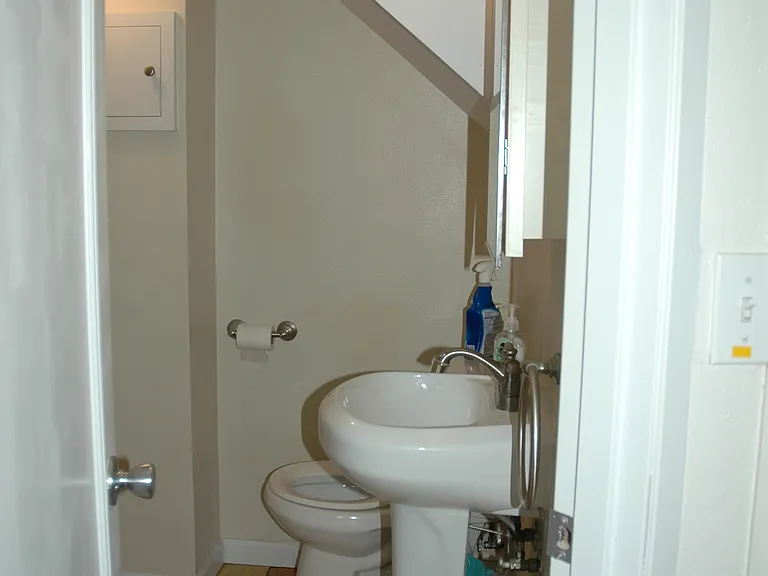 SE 38th Pl — Photo 15