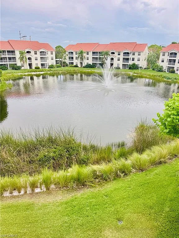 2 bed, 2.0 bath, 1045 sqft, $1,749 — Photo 2
