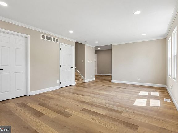 5th image of 33 Country Ln