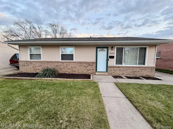 35215 Fairchild St, Westland, MI 48186