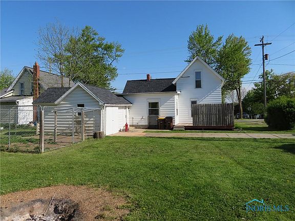 3rd image of 420 E Lawrence St