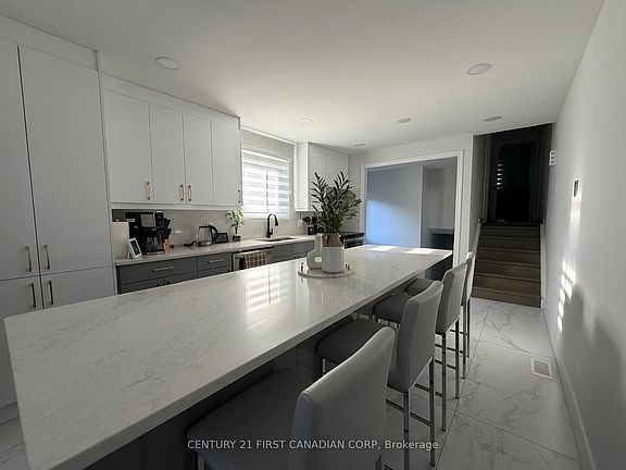 4th image of 6 Nicholas Cres
