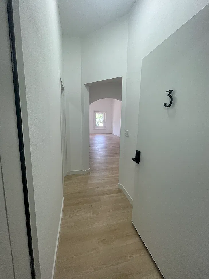 105 S Howard St — Photo 1