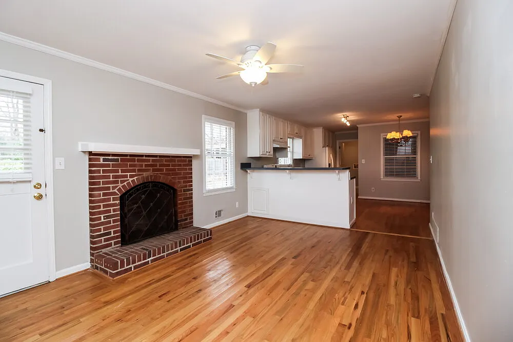 3 bed, 2.0 bath, 1640 sqft, $2,345 — Photo 2