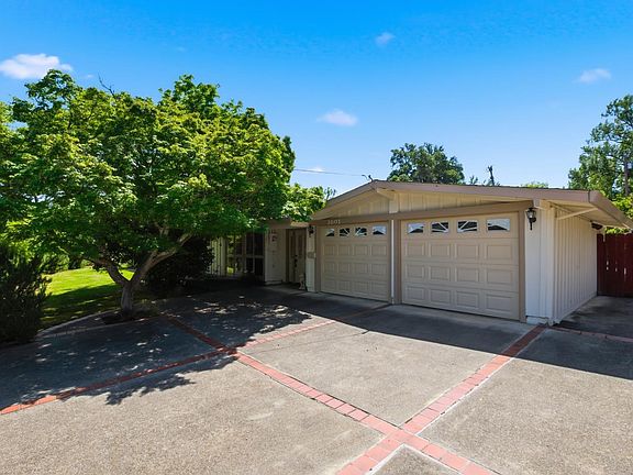 2nd image of 1001 Broadmoor Drive