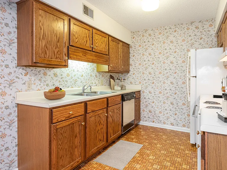 Cedar Hills Apartments and Towhomes — Photo 38