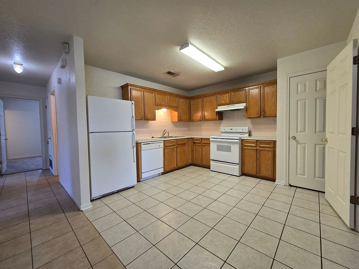 Brand New Carpet & Rent Reduction - Coming Soon! — Photo 1