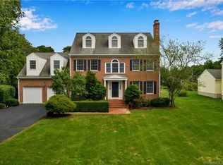 4 Spinnaker Rd, Waterford, CT 06385