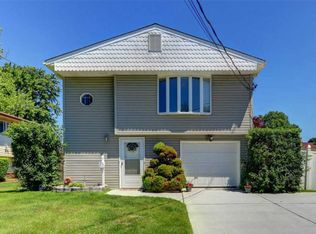 229 Neptune Ave, West Babylon, NY 11704