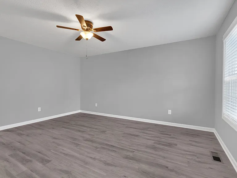 530 Noblitt Ln — Photo 6