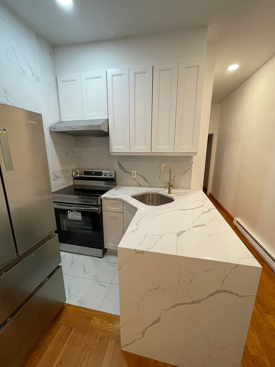 Building Photo - 117 Mott St #3B