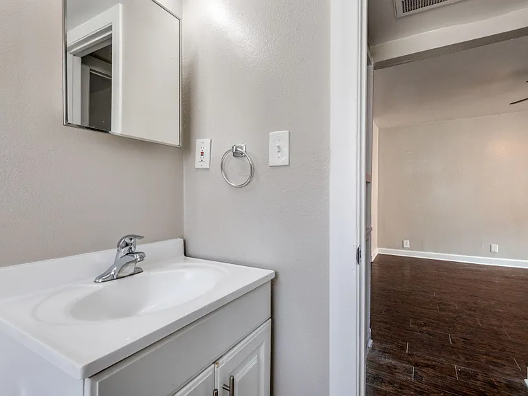 4915 Reiger Ave — Photo 10