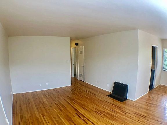 4th image of 826 N Market St APT 5