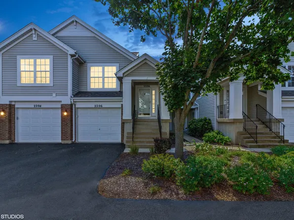 2206 Scott Ln, Aurora, IL 60502