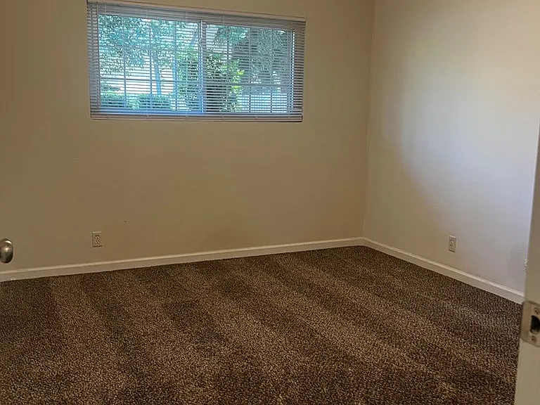 172 Columbia Way — Photo 7