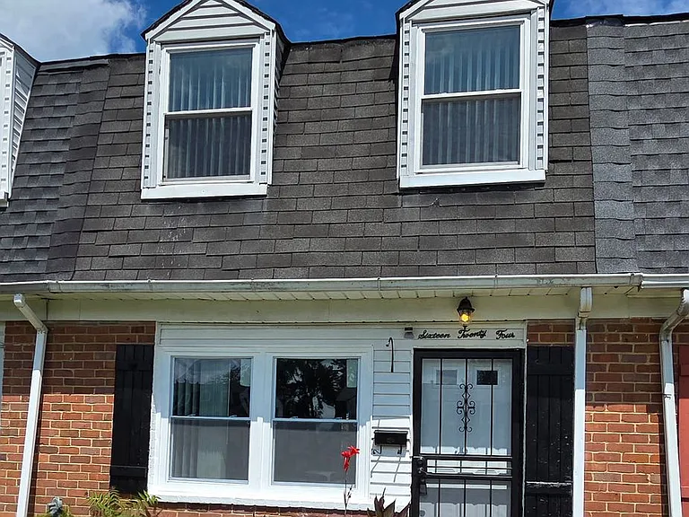 1624 Lyle Ct — Photo 1