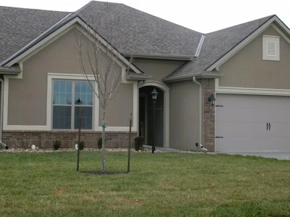 4904 Stonebridge Dr E, Saint Joseph, MO 64505