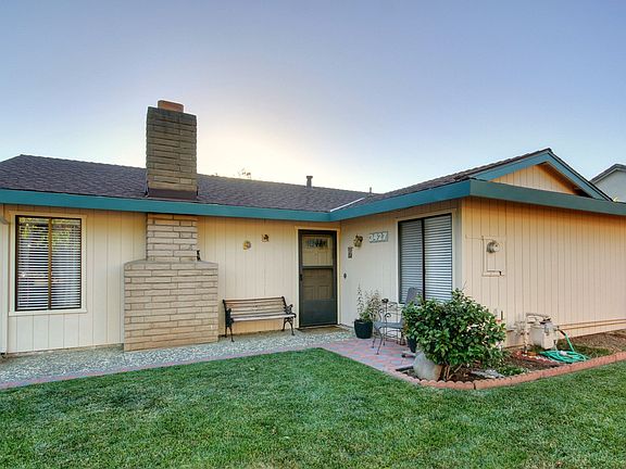 2nd image of 3427 Laguna Ave