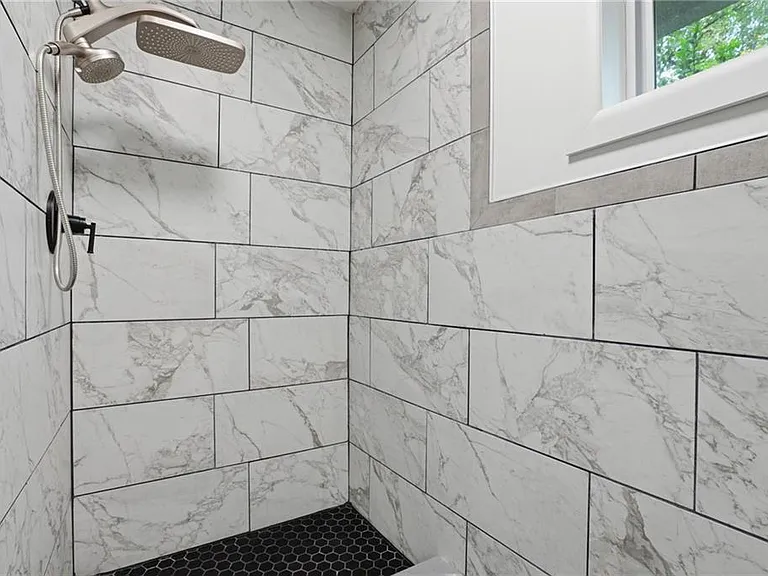 2209 Cherring Ln — Photo 11