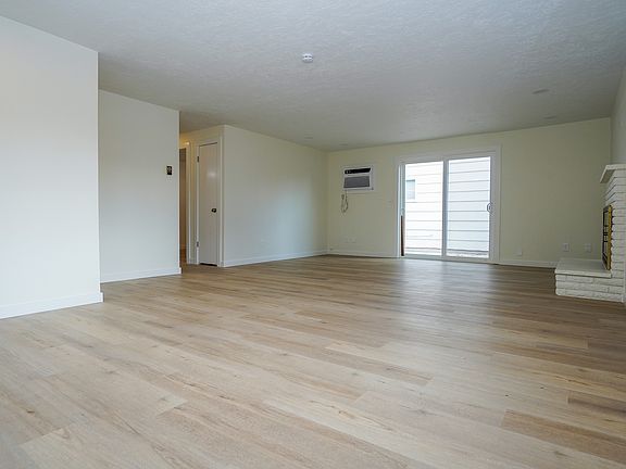 5th image of 332 W Idaho Ave