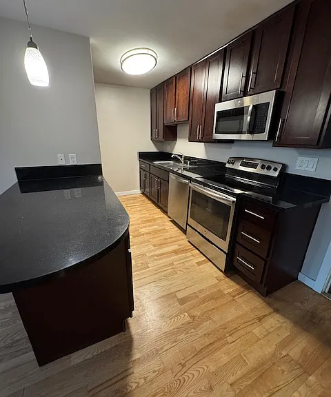 Park East Apartments — Photo 18