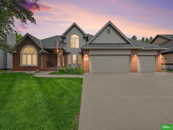 2524 Park Place Dr, Fremont, NE 68025