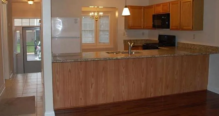 3 bed, 1500 sqft, $2,500 — Photo 2