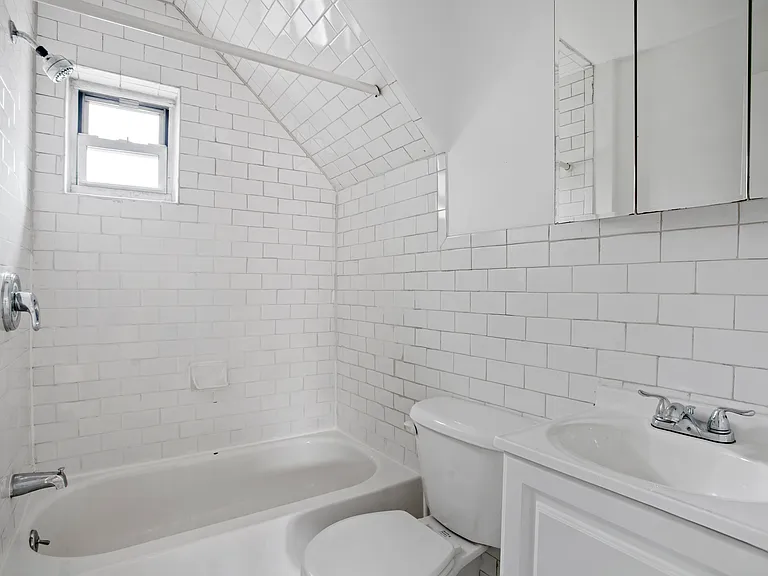 203 Baltic St #D2 — Photo 6