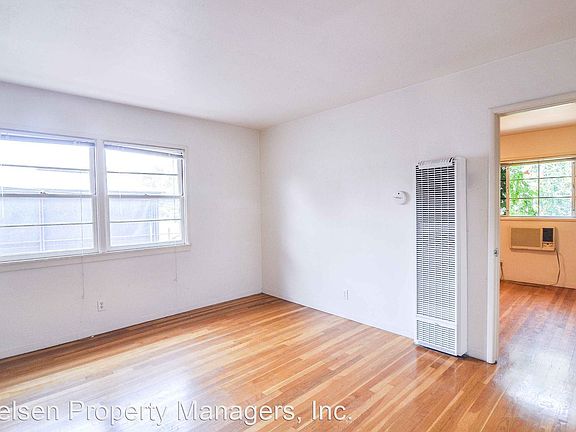 3rd image of 328 51st St APT 6