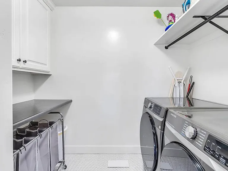 N 1090 W — Photo 12