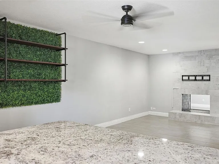 727 N Himes Ave — Photo 22