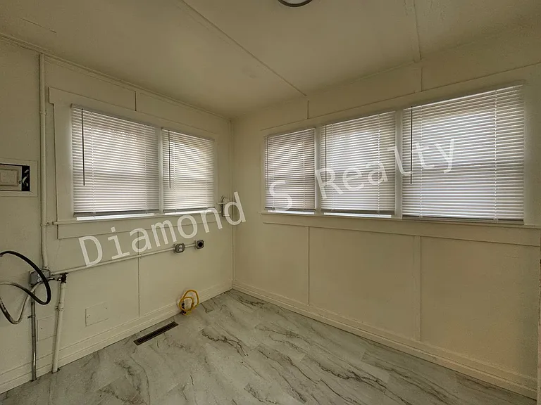 2711 W Olive St — Photo 9