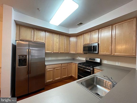 5th image of 501 King Farm Blvd APT 105