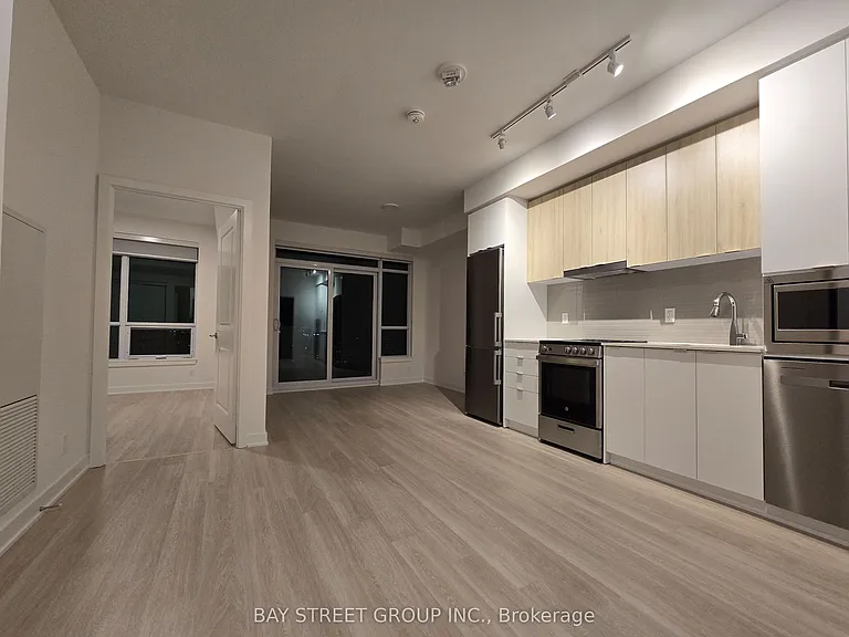 50 Upper Mall Way #1806B — Photo 1